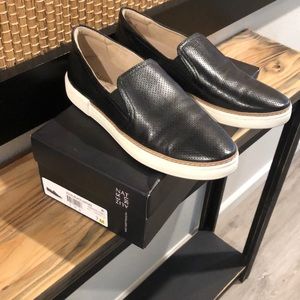 Naturalizer Black Leather with white sole slip ins. These are new in the box.